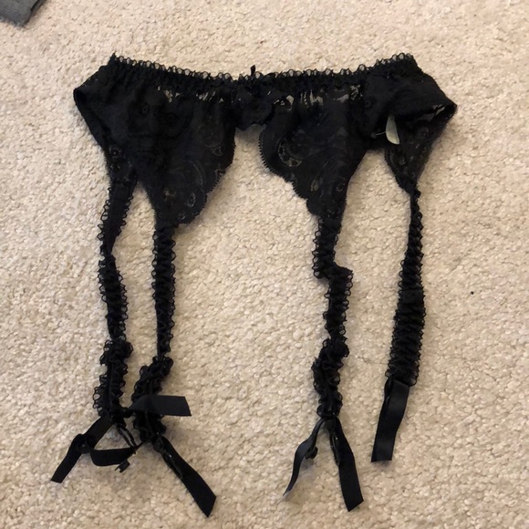 Black lace VS garter belt - Picture 6 of 13